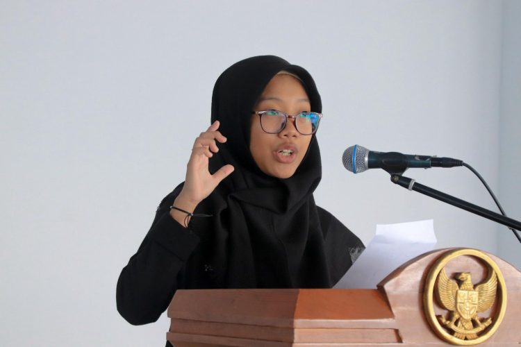 Pujian Batin Wulan Untuk Penampilan Memukau Dzafira Adelia Di Lomba Baca Puisi Esai