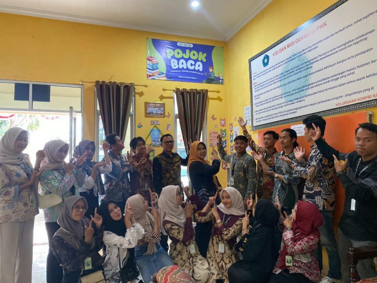 Tingkatkan Literasi, Mahasiswa KKN UIN Raden Intan Lampung Hadirkan Pojok Baca di Kelurahan Korpri Raya