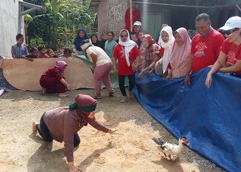 Lomba Nangkep Bebek dan Rias Wajah Bikin Ngakak Warga Desa Sukajaya Lempasing