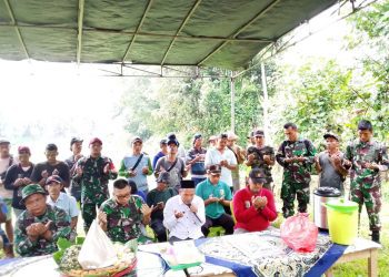 Karya Bakti TNI di Desa Trimulyo Bangun Jalan Dusun dan Sarana Olahraga