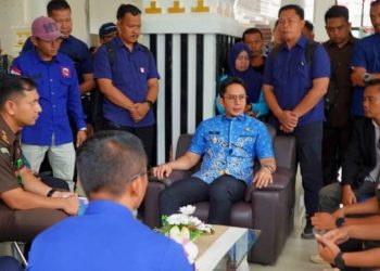 Ratusan Warga Desa Sinar Palembang Gelar Aksi Unjuk Rasa Tuntut Kepala Desa Dinonaktifkan