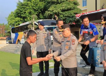 Kapolda Lampung Irjen Pol Helmy Santika Lepas Bhayangkara Presisi Lampung Menuju Piala Soeratin Nasional 2025