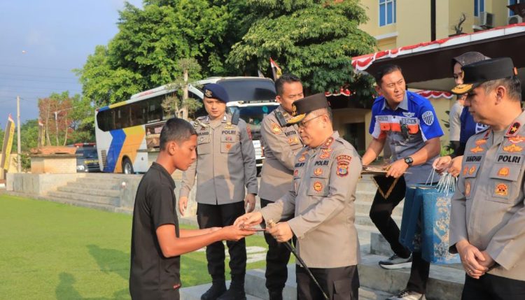 Kapolda Lampung Irjen Pol Helmy Santika Lepas Bhayangkara Presisi Lampung Menuju Piala Soeratin Nasional 2025