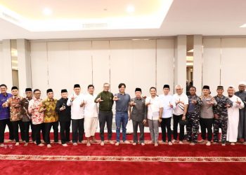 PB Akuatik Indonesia Gelar Sholat Jumat dan Doa Bersama Sambut Kejuaraan Nasional A•Stream Open Water Swimming Series Lampung 2025