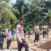 Polres Tanggamus dan Warga Gotong Royong Bersihkan Rumah Pascagempa