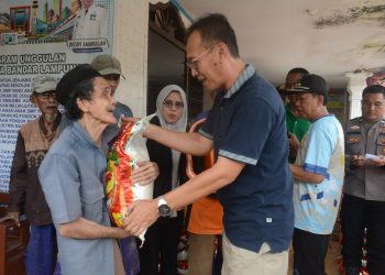 Pemkot Bandar Lampung Salurkan Bantuan Beras untuk Ringankan Beban Warga Terdampak Banjir