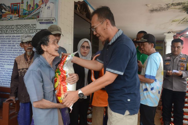 Pemkot Bandar Lampung Salurkan Bantuan Beras untuk Ringankan Beban Warga Terdampak Banjir