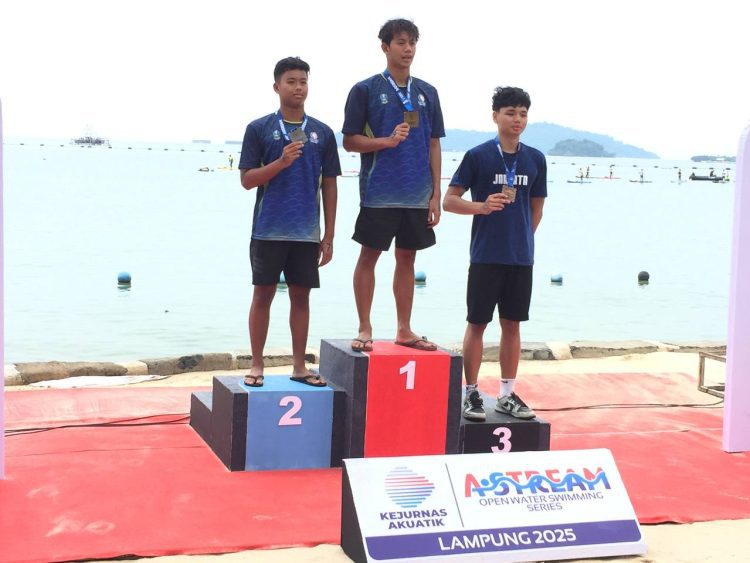 Jawa Timur Mendominasi Kejurnas Astream Open Water Swimming 2025 di Kyokko Beach Lampung