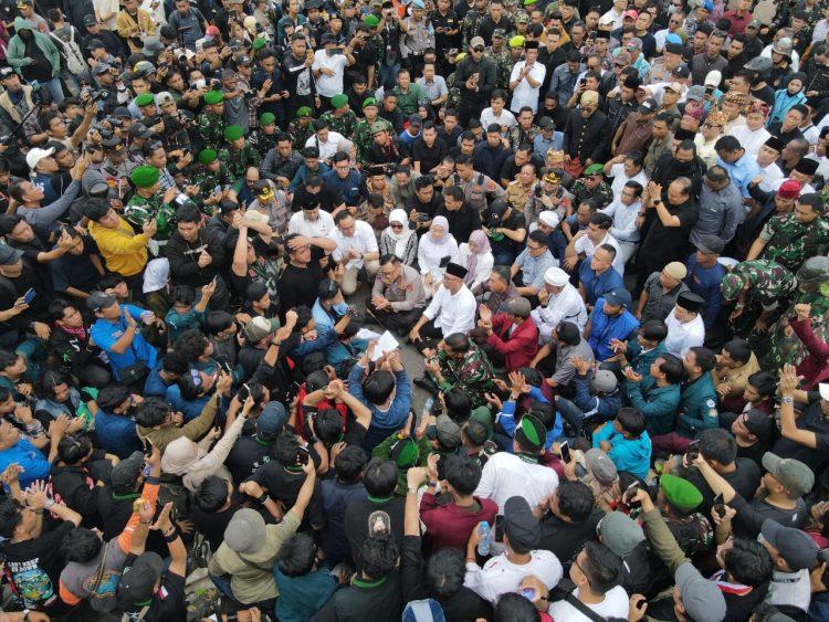 Dialog Terbuka dan Guyub: Gubernur, Pangdam, dan Kapolda Lampung Lesehan Bersama Ribuan Massa Aksi