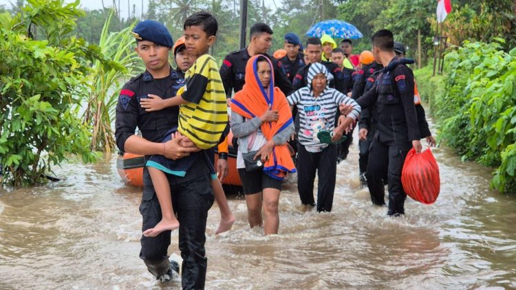 Polri Terjunkan Bantuan dan Trauma Healing untuk Korban Banjir dan Longsor di Bali, Fokus Pulihkan Fisik dan Mental Warga