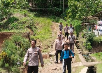 Polsek Wonosobo Polres Tanggamus Respon Cepat Warga Sanggi Unggak, Video Perjalanan Tandu Viral