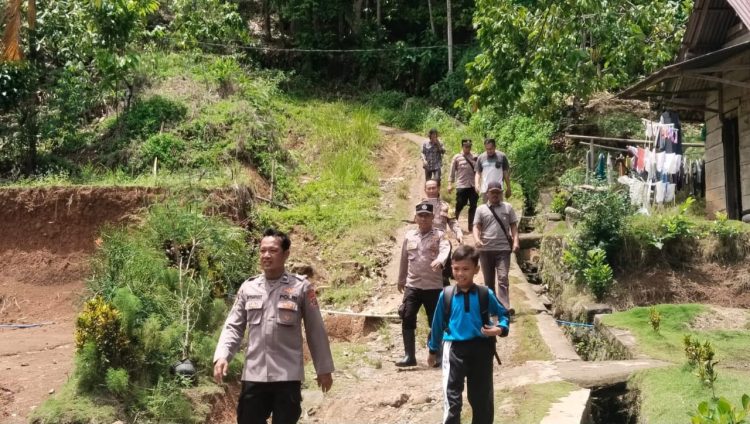 Polsek Wonosobo Polres Tanggamus Respon Cepat Warga Sanggi Unggak, Video Perjalanan Tandu Viral