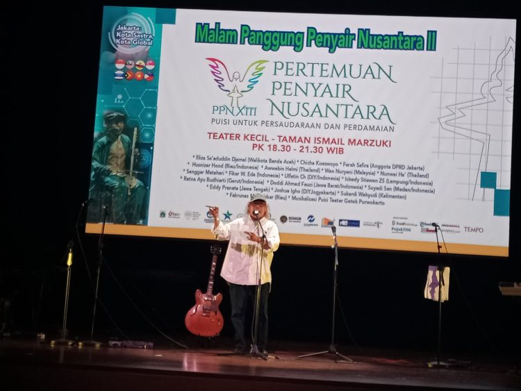 Malam Panggung Penyair PPN XIII Meriah, Isbedy Stiawan ZS Buktikan Totalitas di “Tungku di Jalan Raya”