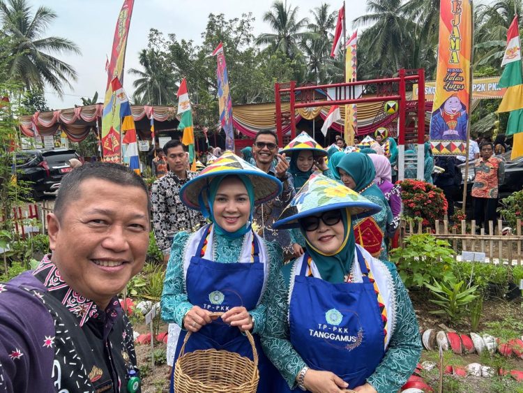 Ketua TP PKK Lampung Kunjungi Pekon Kacapura, Serahkan Bantuan dan Dorong Gerakan Keluarga Sejahtera