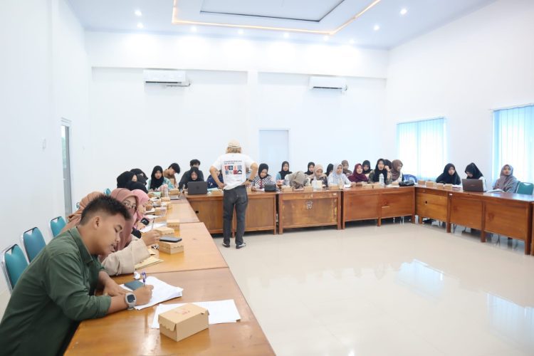 Pelatihan Menulis Puisi di UMKO Lampung Utara Hari Kedua: Peserta Berhasil Lahirkan Dua Karya Kreatif