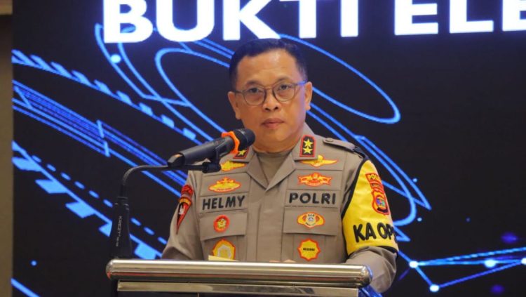 Mutasi Mengejutkan! Irjen Helmy Santika Tinggalkan Kursi Kapolda Lampung, Ini Rekam Jejak dan Aksi Tegasnya yang Viral