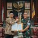 Gubernur Rahmat Mirzani Djausal Resmi Jadi Warga Kehormatan Korps Polisi Militer TNI AD, Simbol Sinergi Pemprov dan TNI di Lampung