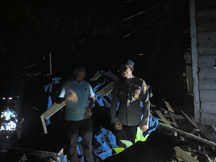 Gerak Cepat Polsek Semaka Tanggamus, Rumah Warga Rusak Akibat Gempa Magnitudo 4,5