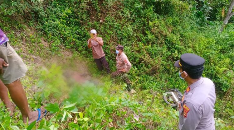 Polsek Semaka Evakuasi Mayat di Jurang Rewel, Diduga Kecelakaan Tunggal