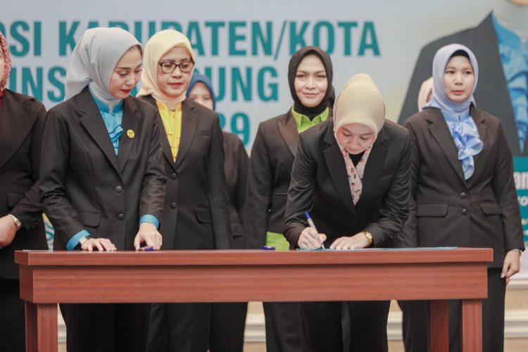 Ketua Perwosi Lampung Irene Fransisca Giri Lantik Pengurus Kabupaten/Kota Masa Bakti 2025–2029, Dorong Perempuan Lampung Aktif Berolahraga