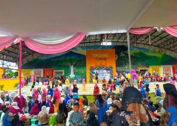 Tanggamus Meriahkan Hari Batik Nasional, Bunda PAUD Ajak Cintai Batik Pesisir