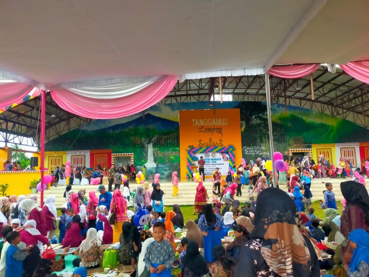 Tanggamus Meriahkan Hari Batik Nasional, Bunda PAUD Ajak Cintai Batik Pesisir