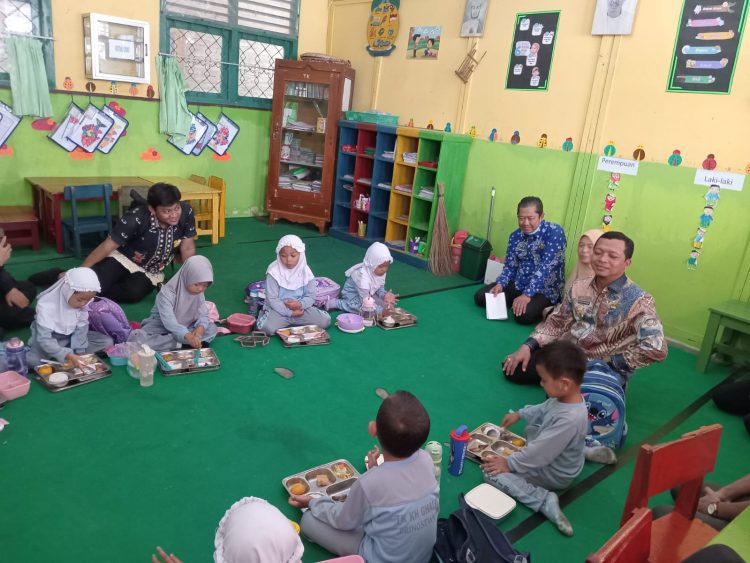 Pemkab Pringsewu Tingkatkan Kualitas Program Makan Bergizi Gratis, Bupati Pantau Langsung SPPG dan Sekolah Penerima Manfaat