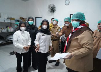 Bupati Pringsewu Tinjau SPPG Pertama di Kabupaten Pringsewu, Tegaskan Pentingnya Standar Higienis untuk Sukseskan Program Makan Bergizi Gratis