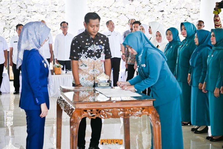 Bupati Pesawaran Kukuhkan Lima Organisasi Perempuan Sekaligus, Tegaskan Peran Strategis Wanita Menuju Indonesia Emas 2045