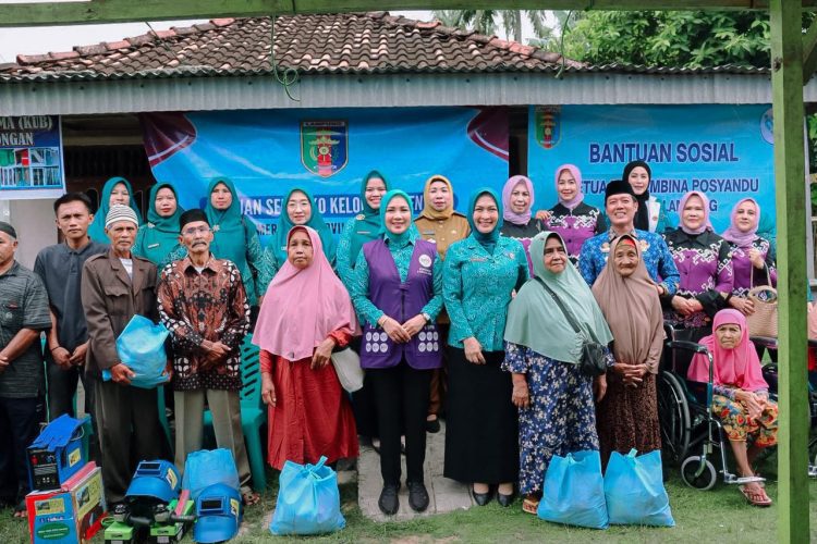 Perkuat Peran Keluarga dalam Pembangunan Daerah, Ibu Purnama Wulan Sari Mirza Motivasi Warga Pekon Marang Pesisir Barat untuk Bangkitkan Semangat Gotong Royong