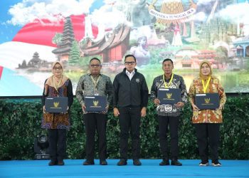 Kolaborasi Jadi Kunci Kemajuan Daerah, Bima Arya Tutup Rakor Nasional Sekda dan Bappeda di Jatinangor