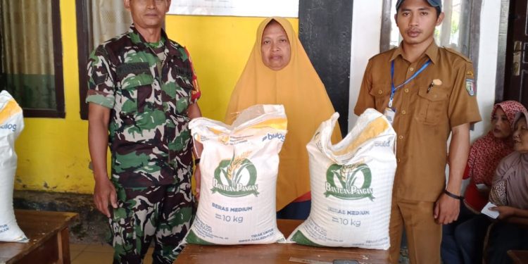 Pekon Banyumas Salurkan 6 Ton Beras Bulog untuk 303 Keluarga Penerima Manfaat, Warga Sambut dengan Haru
