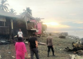 Gelombang Tinggi Terjang Kota Agung: Belasan Rumah Rusak, Warga Panik dan Mengungsi di Tengah Malam