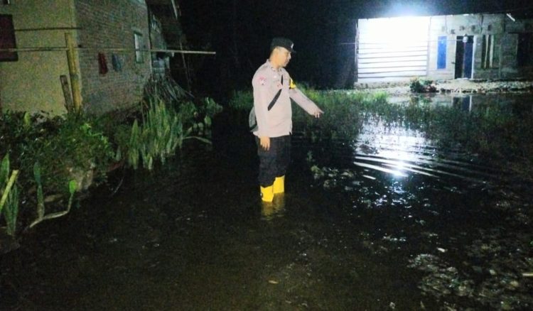 Banjir Rob Kembali Landa Pesisir Tanggamus! Polsek Pematang Sawa Bergerak Cepat Identifikasi dan Amankan Wilayah Terdampak