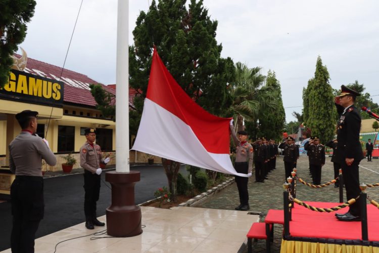 Polres Tanggamus Gelar Upacara Hari Pahlawan 2025: Waka Polres Tegaskan Semangat “Terus Bergerak Melanjutkan Perjuangan”