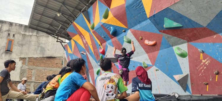 FPTI Lampung Gelar Pelatda Intensif Jelang Kejurnas Panjat Tebing 2025 di Semarang
