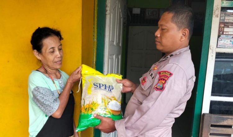 Geger! 2 Ton Beras SPHP Ludes Diserbu Warga di Pasar Murah Polsek Semaka, Harga Super Terjangkau Bikin Heboh