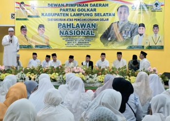 “Ribuan Warga Memadati Kantor Golkar! Tasyakuran Akbar Sambut Soeharto Resmi Menjadi Pahlawan Nasional”