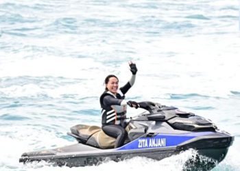 Jetski Babat Ombak Selat Sunda! Zita Anjani & Verrel Bramasta Resmi Buka Lamsel Fest 2025 dengan Aksi Bersejarah