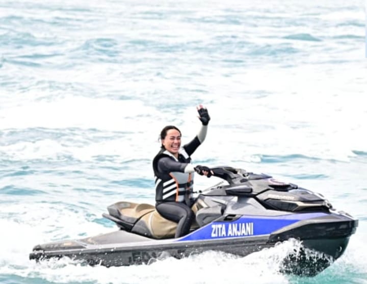 Jetski Babat Ombak Selat Sunda! Zita Anjani & Verrel Bramasta Resmi Buka Lamsel Fest 2025 dengan Aksi Bersejarah