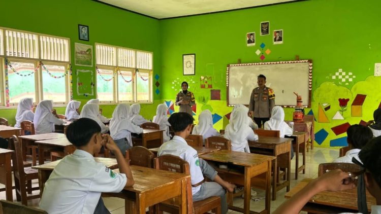 Polsek Wonosobo Gelar Penyuluhan Anti-Bullying dan Kenakalan Remaja di SMAN 1 Wonosobo