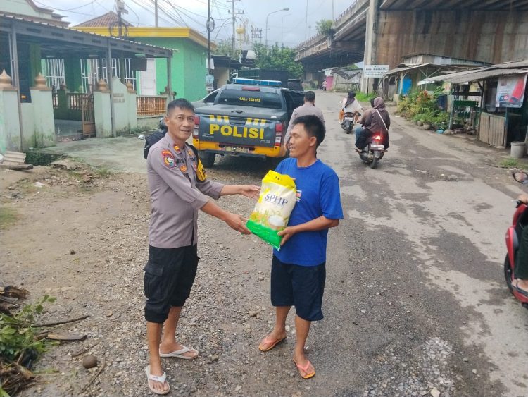 Polsek Natar Sigap Tangani Banjir di Tengah Pengamanan Nataru