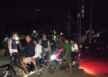Patroli Gabungan Polsek Sumberejo dan TNI, Warga Diminta Waspada dan Lapor 110 Jika Temukan Aktivitas Mencurigakan