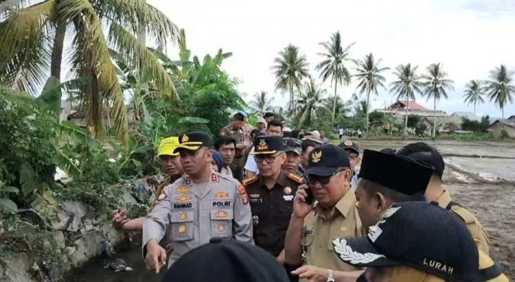 Bikin Heboh! Tanggul Kali Bego Jebol, Banjir Rendam Rumah Warga Kapuran Tanggamus