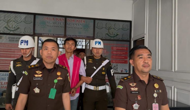 Korupsi Taman Hutan Kota Rp4,5 Miliar: Kejari Lampung Tengah Tahan Direktur Perusahaan, Kerugian Negara Fantastis!