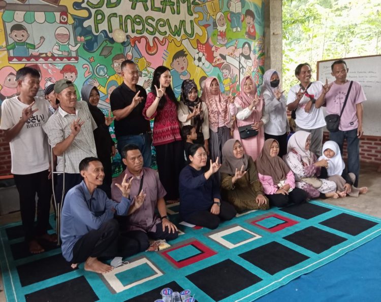 Almira Nabila Serap Aspirasi Disabilitas di Pringsewu