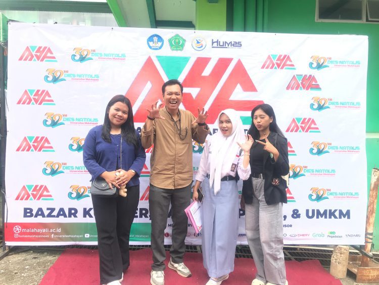 Keberanian Pertama Nadini Apriati, Penampilan Puisi yang Tak Terlupakan