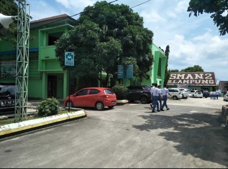 Dari Majalah Dinding ke Dunia Sastra: Perjalanan Awal Udo Z Karzi