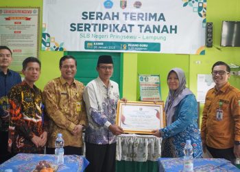 Aset Pendidikan Aman, SLB Negeri Pringsewu Terima Sertipikat Hak Pakai