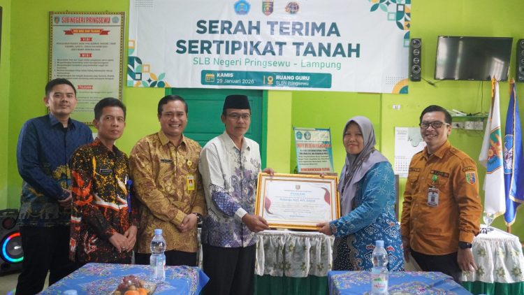 Aset Pendidikan Aman, SLB Negeri Pringsewu Terima Sertipikat Hak Pakai
